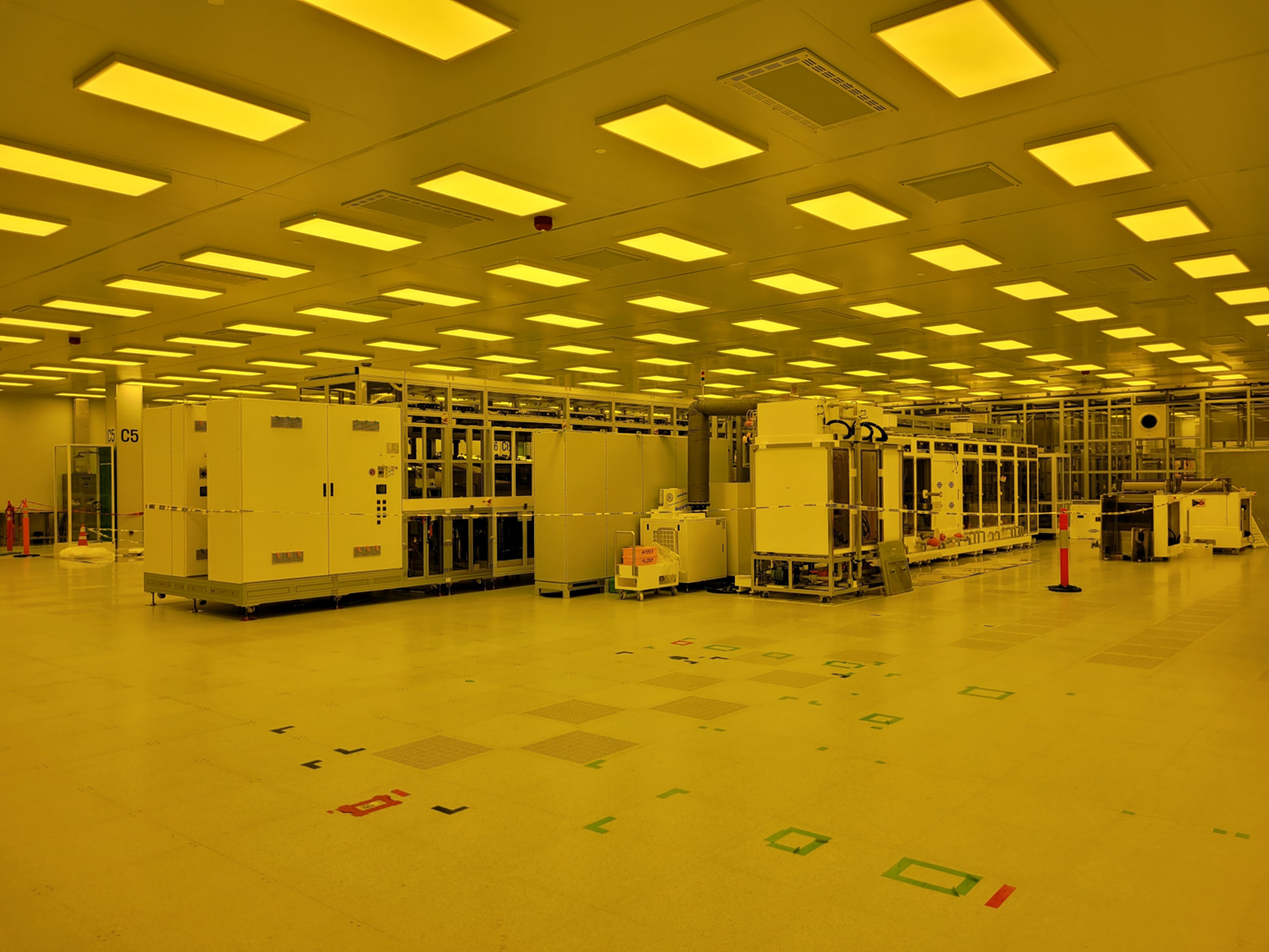 CladeLab 半导体黄光洁净室与实验室设备场景