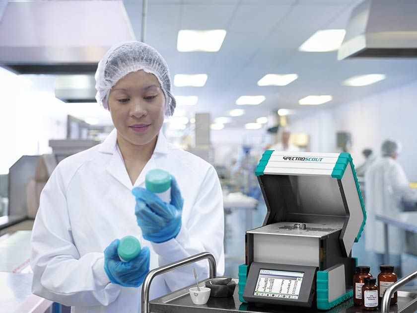 SPECTROSCOUT – 该便携式能量色散X射线荧光（ED-XRF）光谱仪将实验室级分析带到野外或生产车间